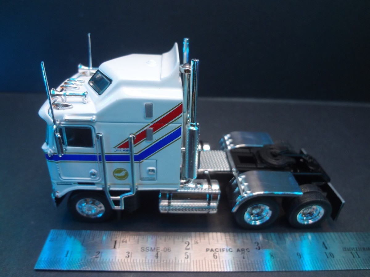 1:64 Scale 1976 Kenworth K100 Aerodyne – White Semi Truck iXO