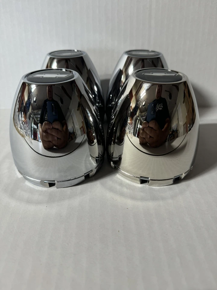 KIT DE 4 TAPAS CENTRALES DE PLÁSTICO NEGRO/CROMO CH SUPREME RUEDAS NEGRAS 3 1/4 OD Foto 3 de 4