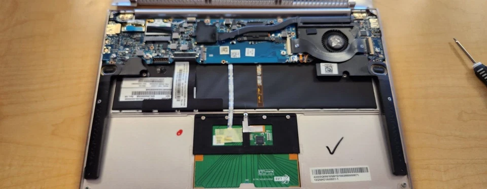 Asus zenbook ux31A laptop For Parts or Repair - Image 3 of 4