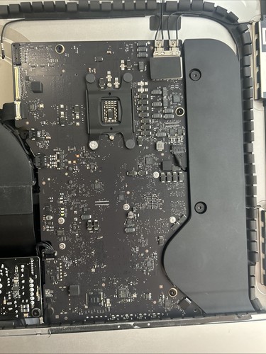 a2116 iMac, NO Screen/Hard Drive. Runs Great, No Mechanical Issues. I3 8gb ram - Picture 3 of 6