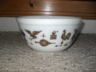 Vintage Pyrex Early American 1 1/2 qt. Mixing Bowl 402 Rooster Eagle Cat Lantern