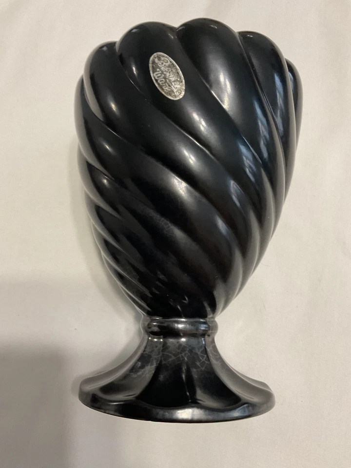 Black BESWICK  Ribbed Vase Pattern 1682 21cms x15cms with no chips or cracks. - Image 4 of 4