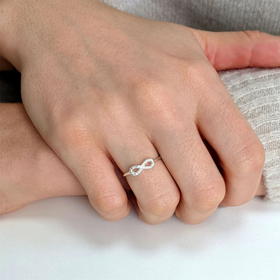 Silverly Anello Argento 925 22 Zirconi Cubici Simbolo Infinito "8" - Immagine 3 di 4