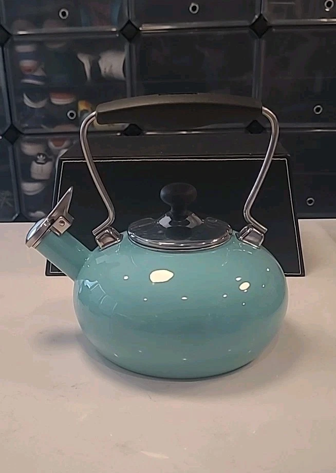 Chantal Whistling Teapot Tea Kettle Pot Belly Shape Aqua Enamel 1.8 Qt (B1-CL)