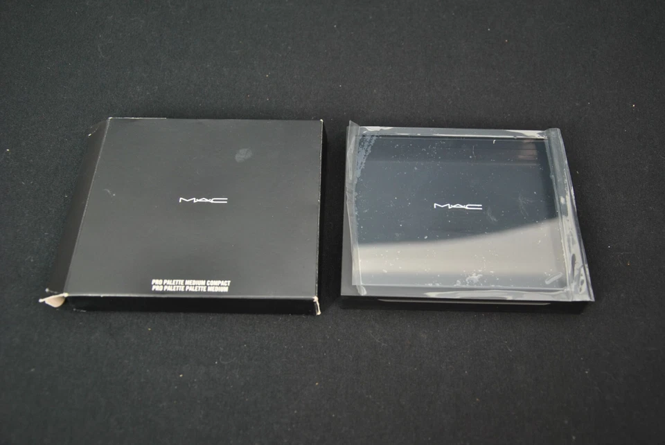 NIB MAC Palette Medium Compact Mirror 11125SS - Image 2 of 3