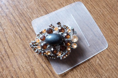 Broche En Métal Argenté Avec Perle & Strass – Fermoir Sécurité – Neuf Avec étiquettes