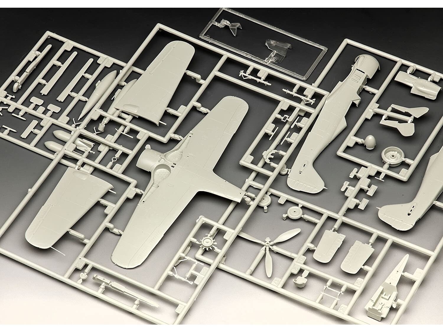 Revell - Focke Wulf Fw190 F-8 Model Set, 1/72, 63898
