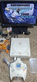 Sega Dreamcast Console BUNDLE W/ 2 cont. , 1 VMU, 1 Game, 1 Rumble Pak. RD DESC.