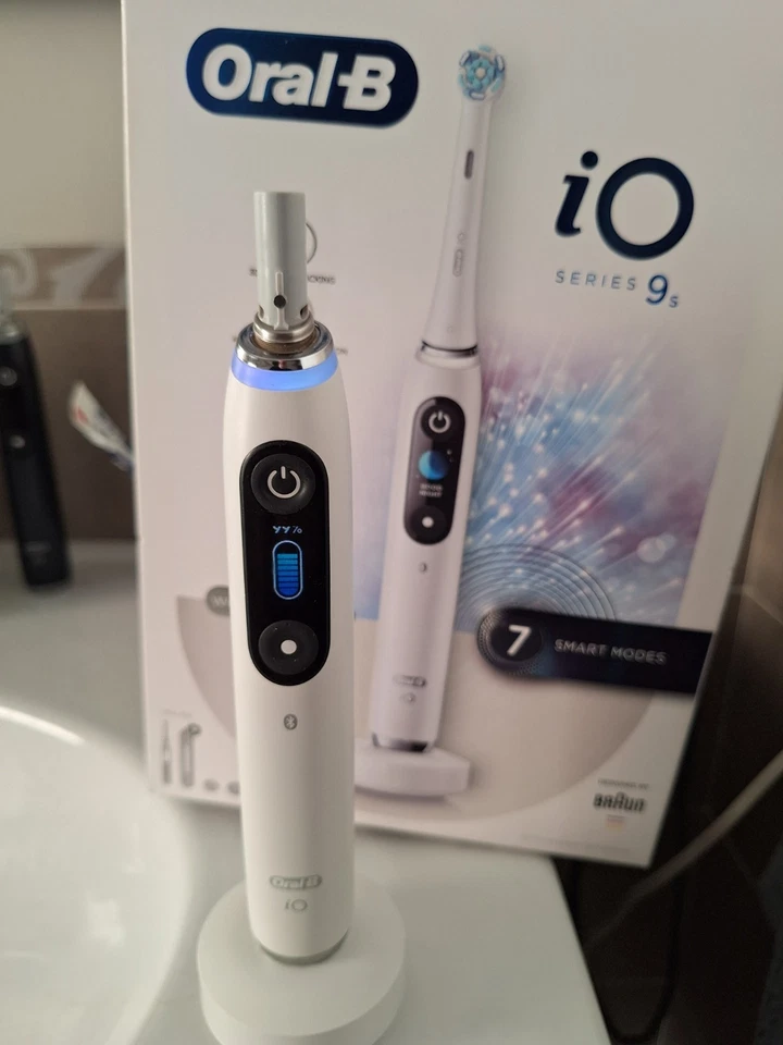 Spazzolino Oral-B iO Series 9 Bianco - Immagine 4 di 4
