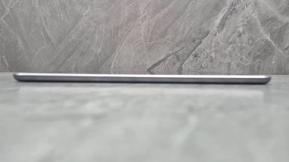 Apple iPad Air 2nd Generation A1475 12GB WiFi + Cellular  9.7"Apple A7 processor - Image 3 of 4