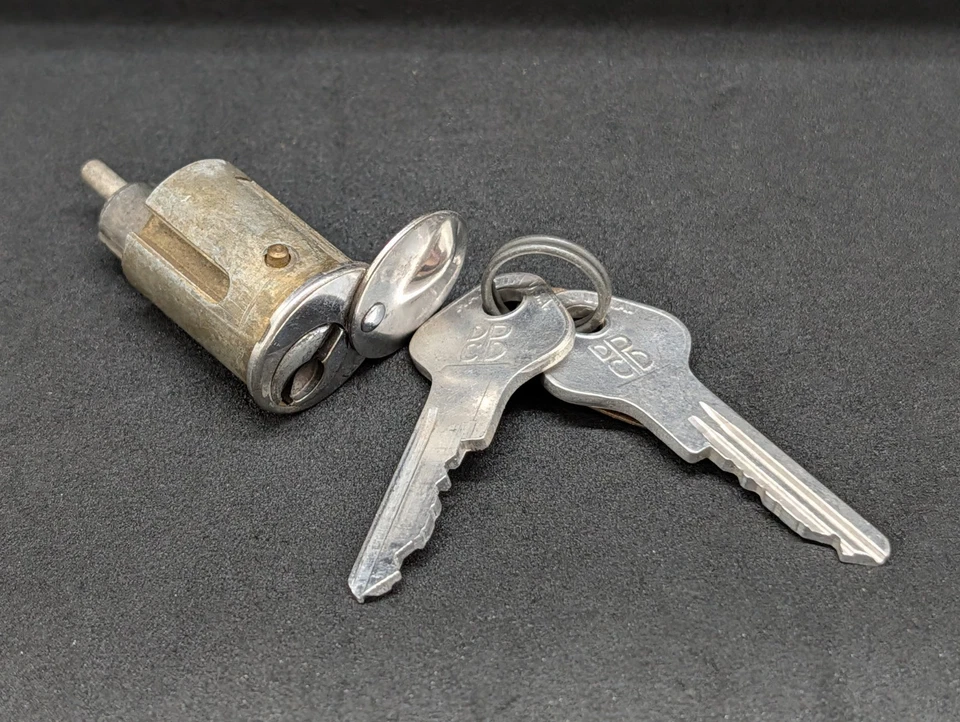 NOS INÍCIO DE 1950 CHRYSLER ROYAL NEW YORKER SARATOGA DECK TAMPA PORTA-MALAS TRAVA E CHAVES - Imagem 2 de 4