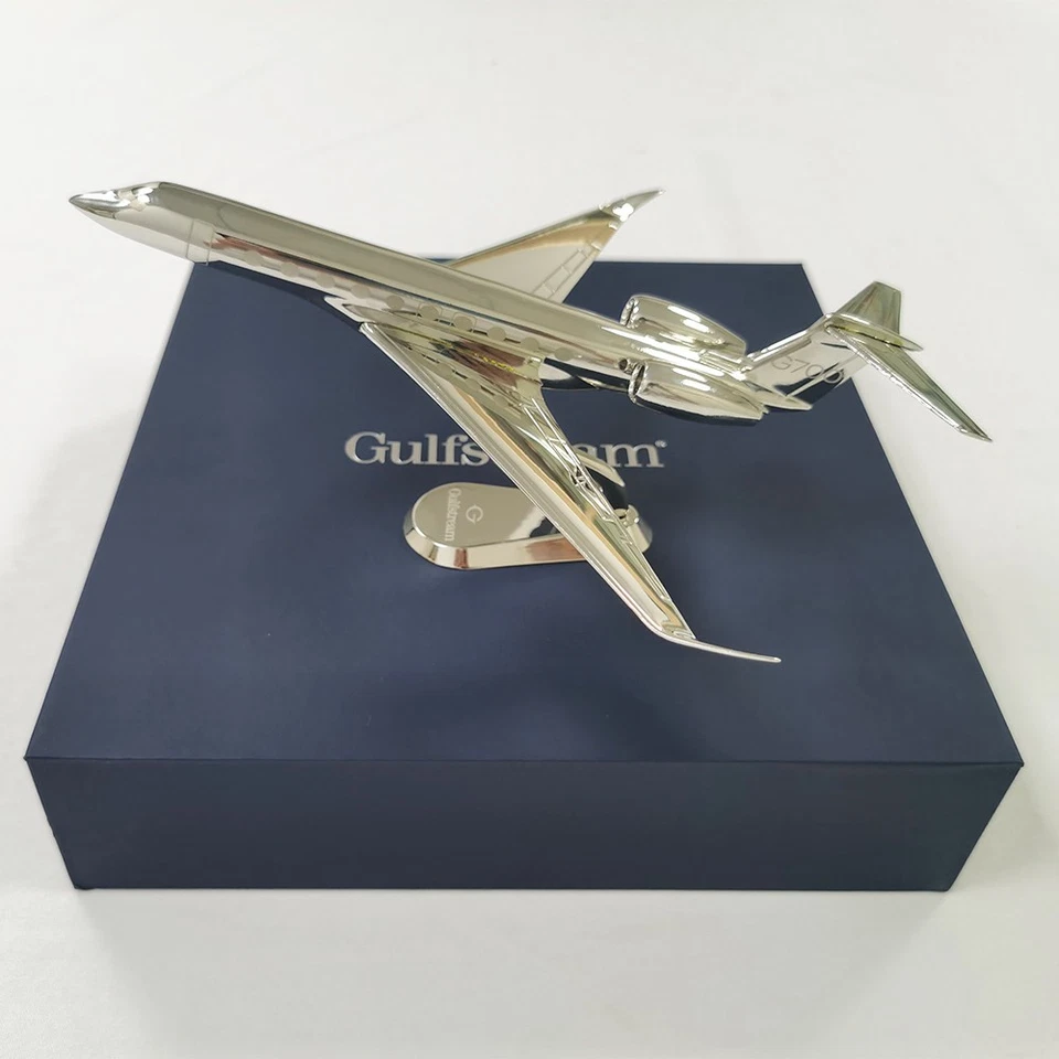 1:150 Silver Metal Gulfstream G700 Static Aircraft Display Model With Base - Image 2 of 4