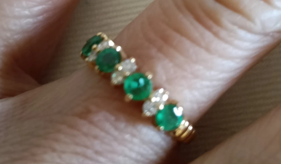 Anillos y collar de esmeraldas con diamantes naturales platino y monturas de oro de 18 quilates Foto 3 de 4