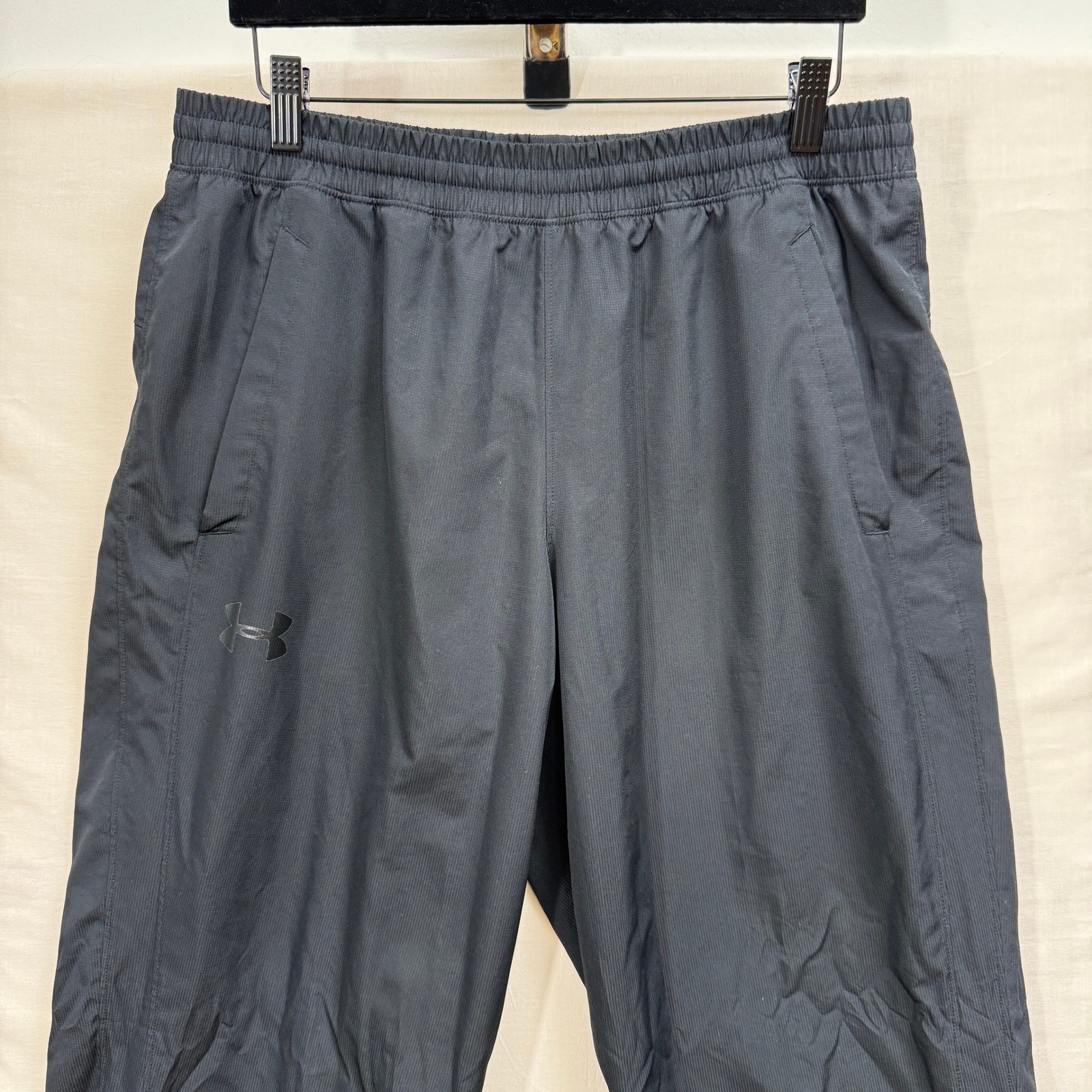 Under Armour HeatGear Mens Large Black Loose Fit Mesh Lined Track Pants thumbnail 3