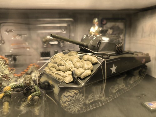Unimax Forces of Valor 1:32 80035 U.S. M4A3 Sherman mit 3 GIs - Normandy 1944 - Bild 3 von 9