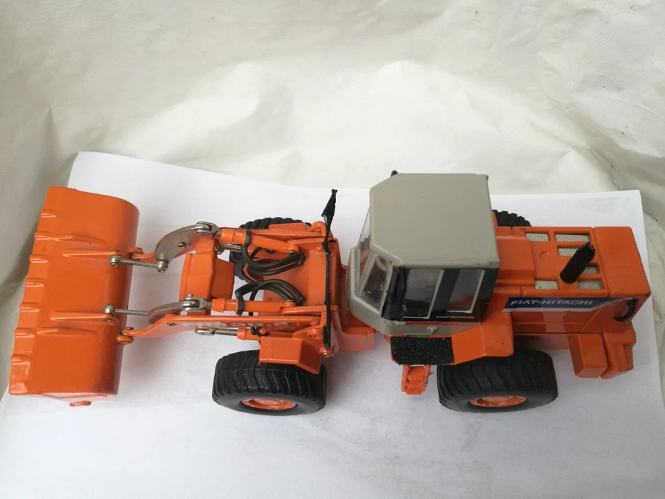 Fiat-Hitachi Radlader Typ FR 130.2 Maßstab 1:32 Material Metall - Bild 2 von 4