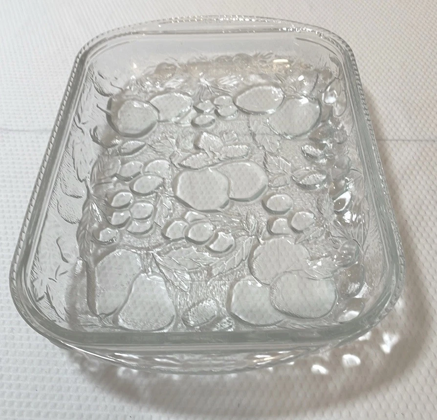Libbey Orchard Embossed Fruit Clear 14” x 9.75”  Bakeware. - Image 4 of 4