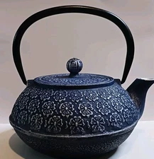 Primula Blue Floral Japanese Cast Iron Teapot 34 Ounces