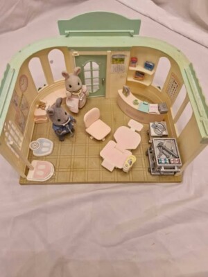 Sylvanian Families County Clinic and Dentist Bundle