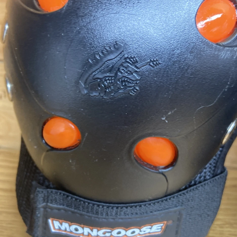 Mongoose BMX Gel Knee Pads Youth Size (M) - Image 3 of 4