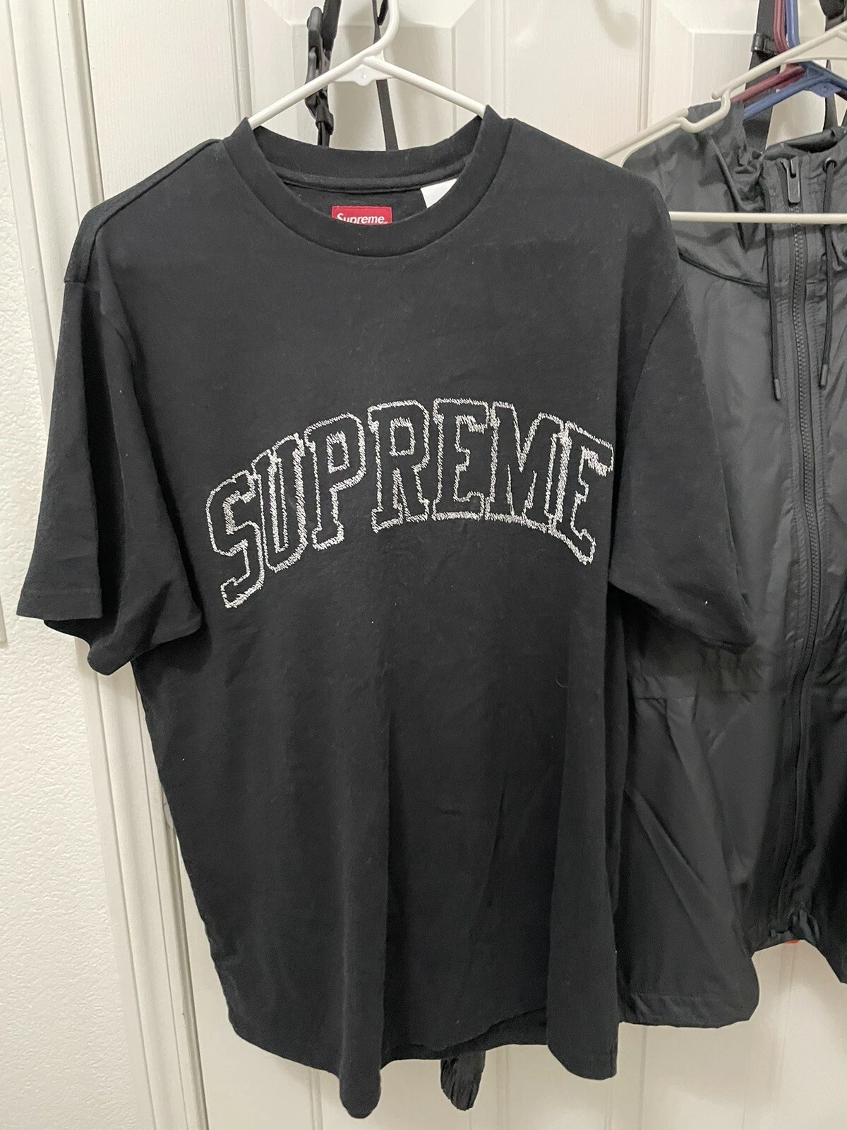 supreme sketch brodé s/s top noir taille moyenne