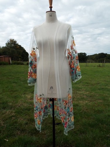 Weißer transparenter Netz Kimono Jacke mit Stickereien Übergröße 22 - 24 neu ohne Etikett
