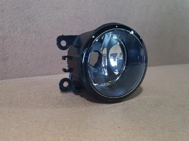 2017 Renault Fluence SM3 Neo Right Fog Light 261504952R - Image 2 of 4