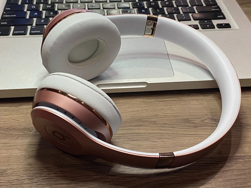 Apple Beats by Dre Beats Solo 3 Wireless On-Ear Headphones Rose Gold Pink White - Image 2 of 4