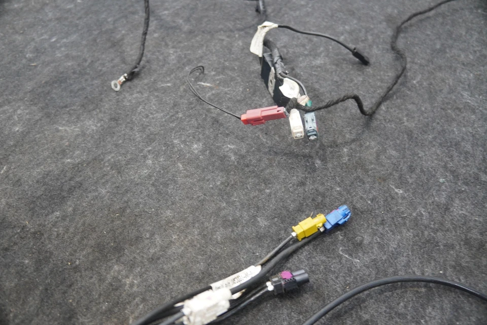 Rear Trunk Lid Lift Gate Lock Latch Wire Harness 1004429-92-P Tesla Model S 2015 - Image 3 of 4