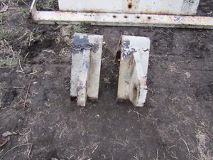 INTERNATIONAL IH 2001 TRACTOR LOADER TILT CYLINDER MOUNTING BRACKETS