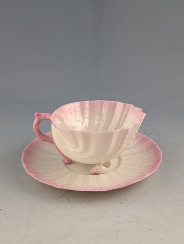 ANTIKE BELLEEK ROBINSON & CLEAVER BELFAST ROSA MUSCHEL TEETASSE & UNTERTASSE - Bild 1 von 11