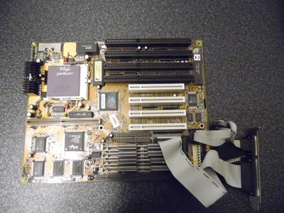 SOYO SY-5VA2 SDRAM 4x SIMM 4x ISA 4x PCI SOCKET 7 mit 32MB EDO SDRAM und CPU