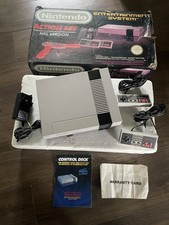 Nintendo NES Entertainment System Video Game Console Boxed Action Set 