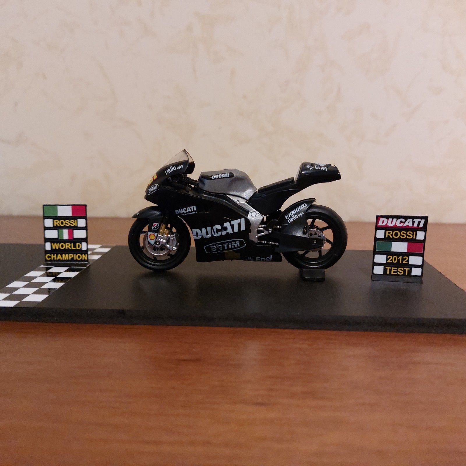 Foto 4 di 8