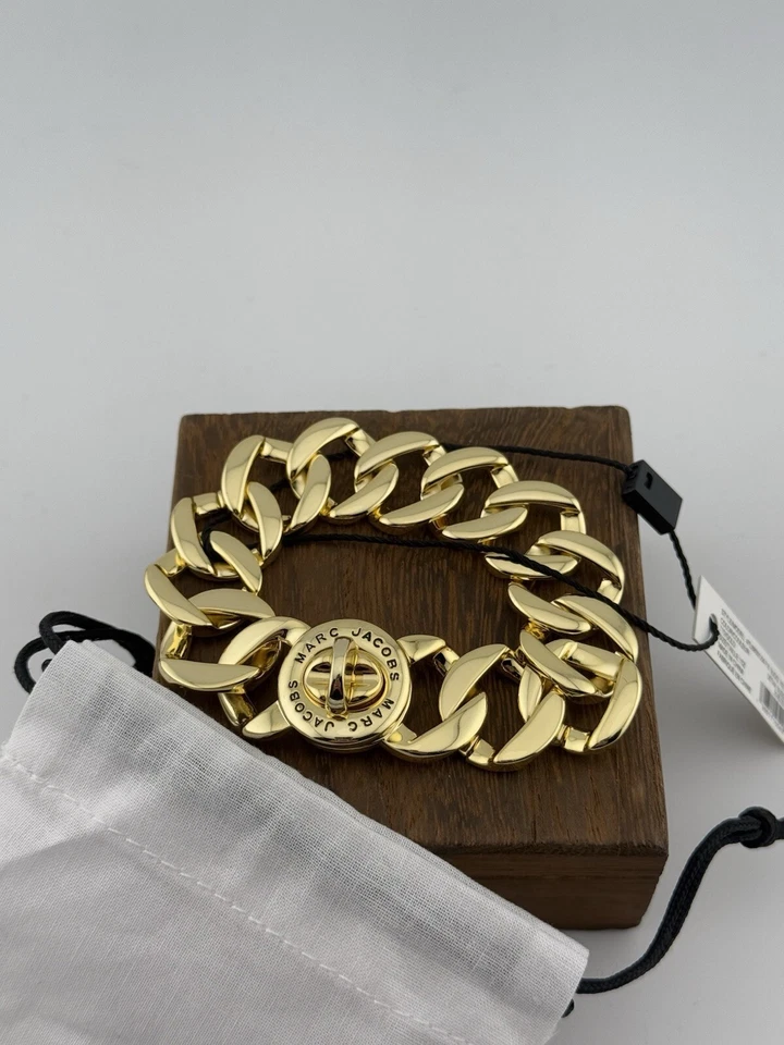 Brazalete de eslabones con logotipo Turnlock Katie color dorado GP venta al por menor $145 MARC JACOBS Foto 2 de 4