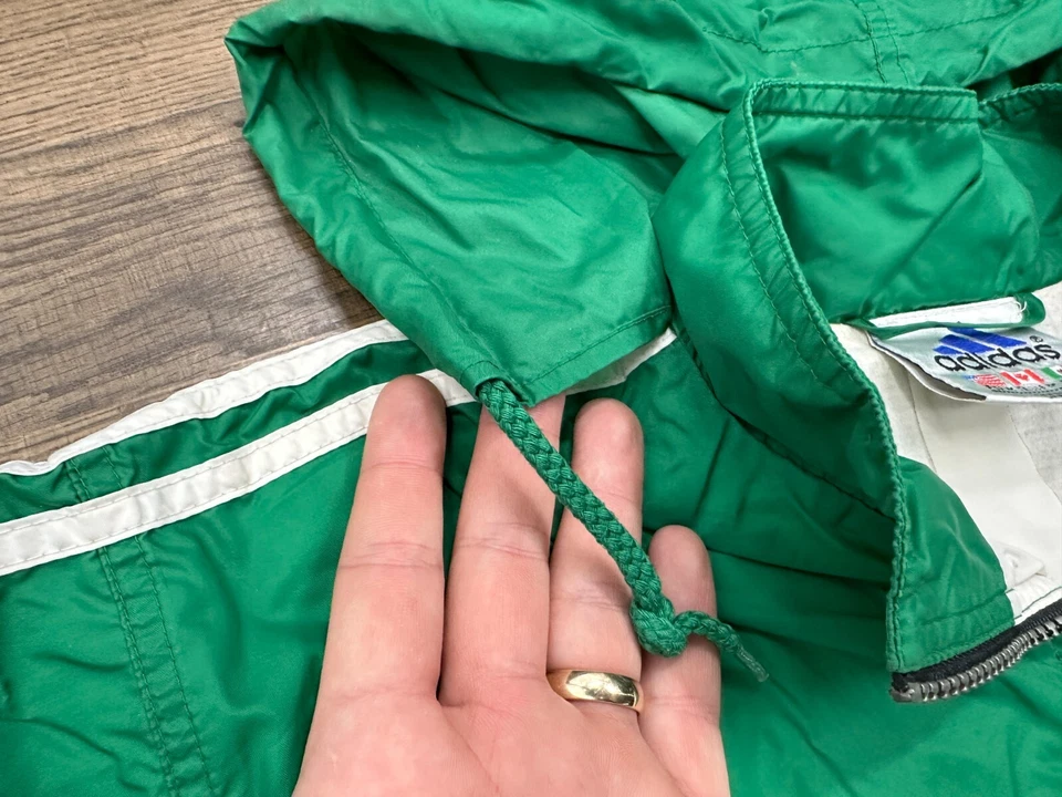 Chaqueta cortavientos deportiva vintage Adidas MED verde con capucha cremallera completa años 90 Foto 4 de 4