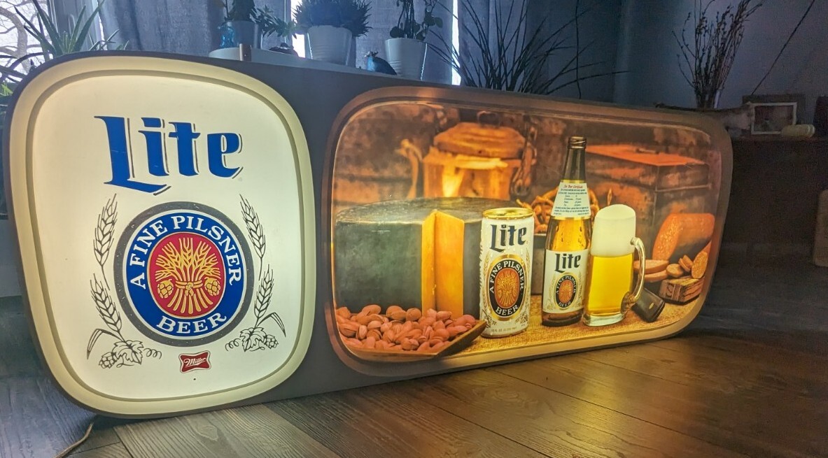 値下げします。Miller Lite 当時物　照明 Vintage MILLER LITE A Fine Pilsner Beer Light Up Beer Sign