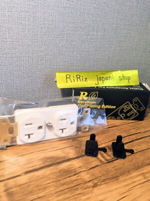 OYAIDE R0 Wall outlet Audio Mijinko Signature Model Allowable input is 125V/20A