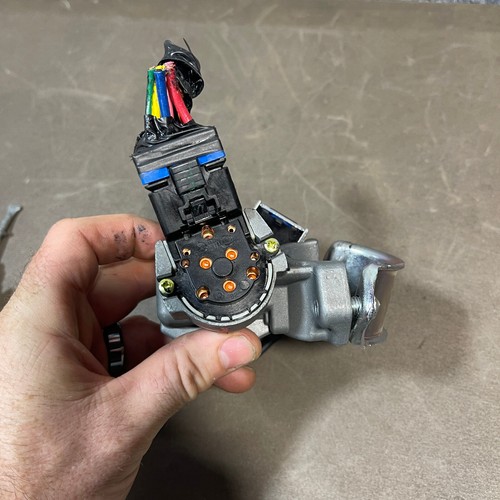 2011-2013 KIA SORENTO STEERING IGNITION SWITCH LOCK CYLINDER WITH KEY OEM - Picture 7 of 13