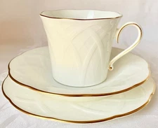 LOVELY MIKASA WHITE HOUSE GOLD TRIO: PLATE, CUP & SAUCER SET, GREAT CONDITION