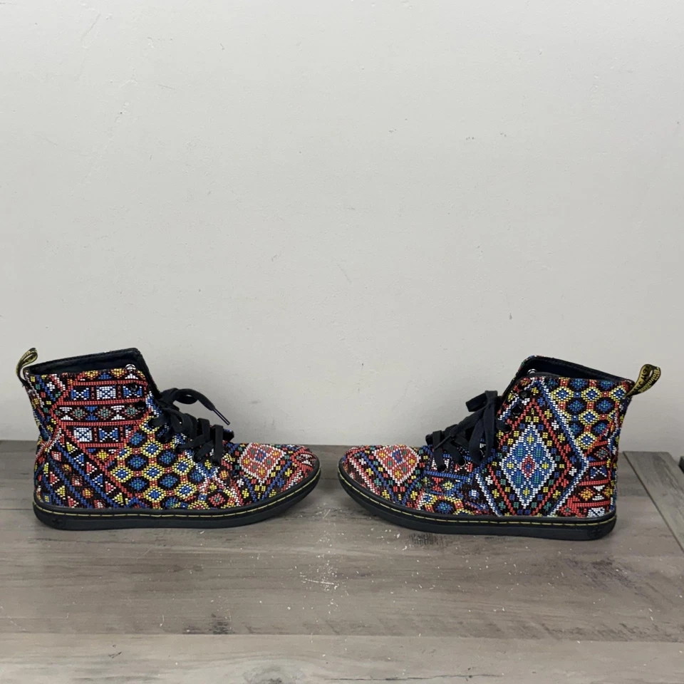 Zapatos de caña alta Dr Martens Hackney para mujer talla 8 multicolor geométrico con cordones azteca Foto 3 de 4