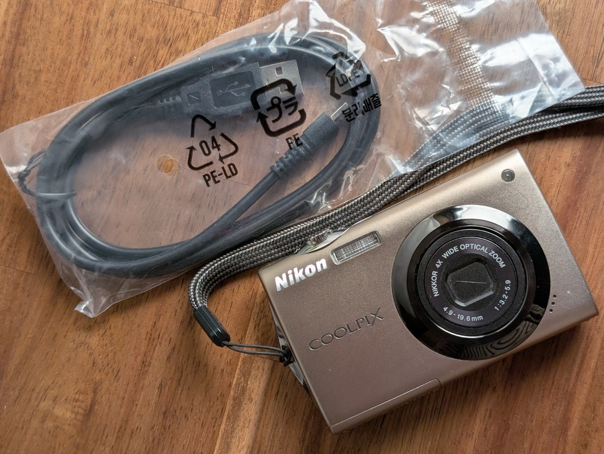 N MINT Nikon Coolpix S4000 Digital Camera 12.0MP 4x English ok
