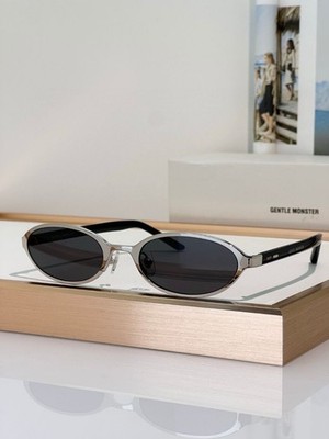 GENTLE MONSTER シルバーオーバルサングラス Gentle Monster Oval Sunglasses Silver Frame Dark Lenses Unisex