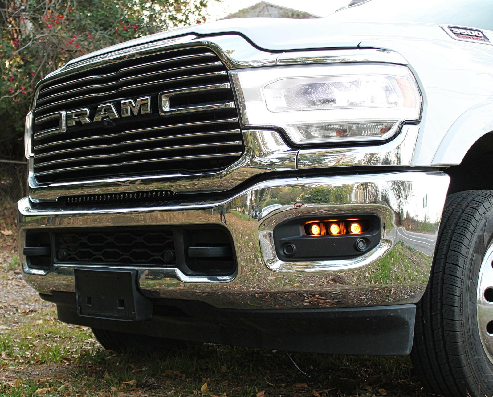 M&R kit compatible with - 2025+ RAM 2500/3500 Fog Light Kit