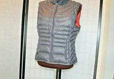 BERNARDO DOWN FILLED  PACKABLE GRAY VEST SZ L