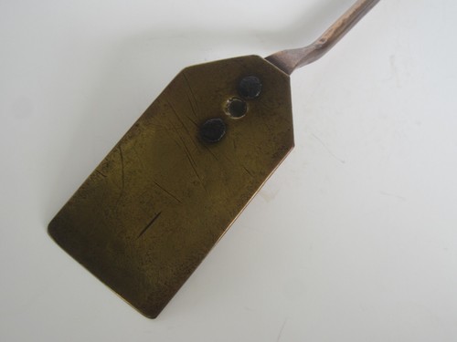 Antiker handgeschmiedeter Kaminspachtel aus Messing & Kupfer aus dem 19. Jahrhundert (15 1/2") - Bild 11 von 16