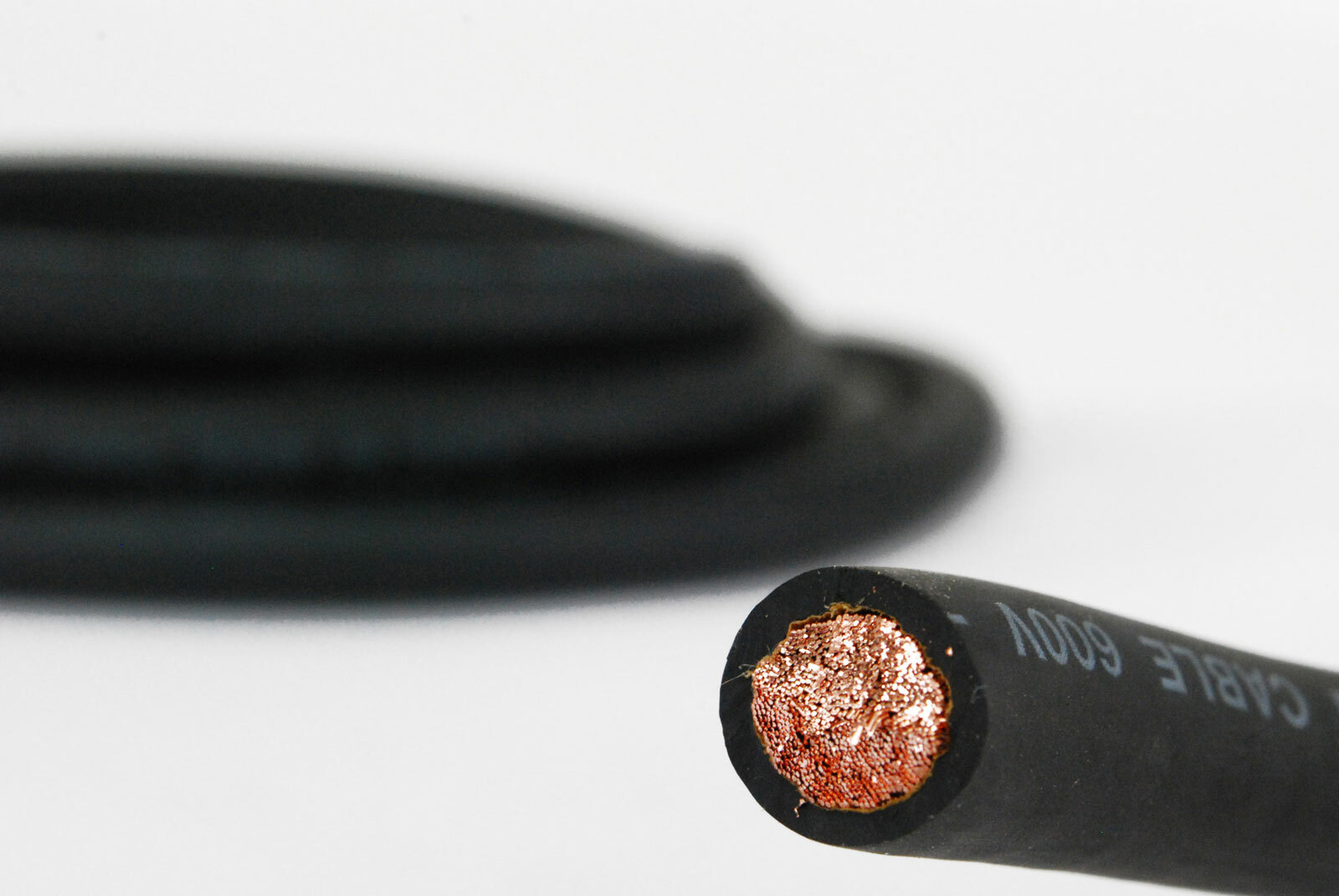 1/0 Gauge (AWG) Single Red Pure Copper Battery Cable Wire with Lug Con