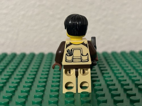 LEGO DINO 2012 HERO - SCOUT WITH TRANQUILIZER GUN MINIFIGURE - Picture 2 of 2