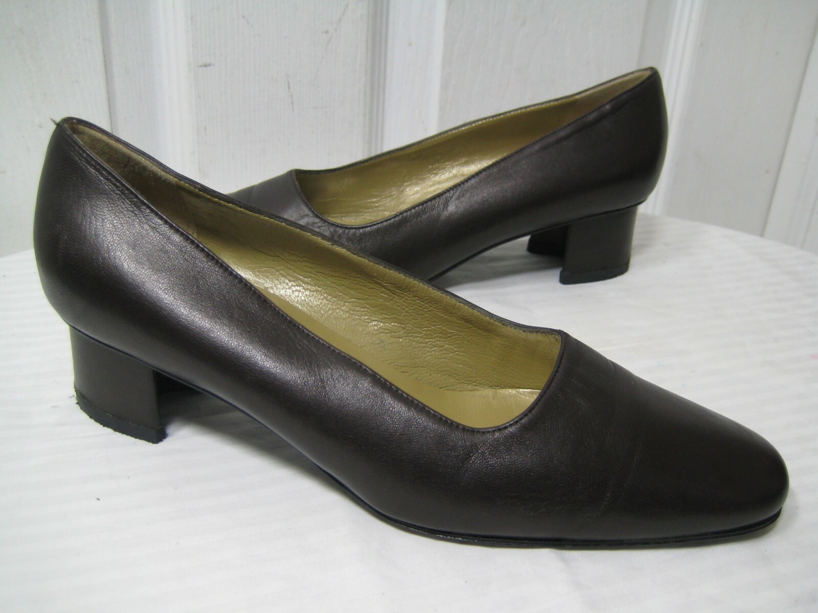Scarpe decolte classiche Yves Saint Laurent in pelle marrone da donna taglia 8 5 M