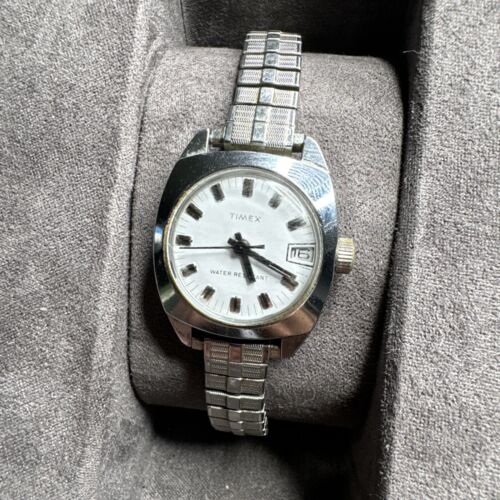 Vintage Ladies Timex Mechanical Silver Tone Water Resistant Date Watch WORKS